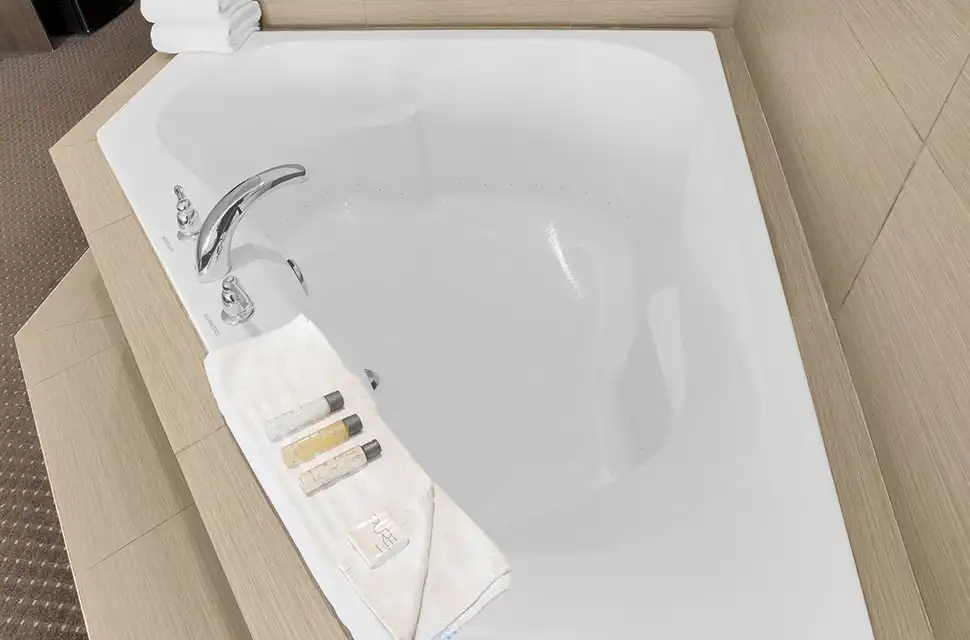 King Jacuzzi Suite